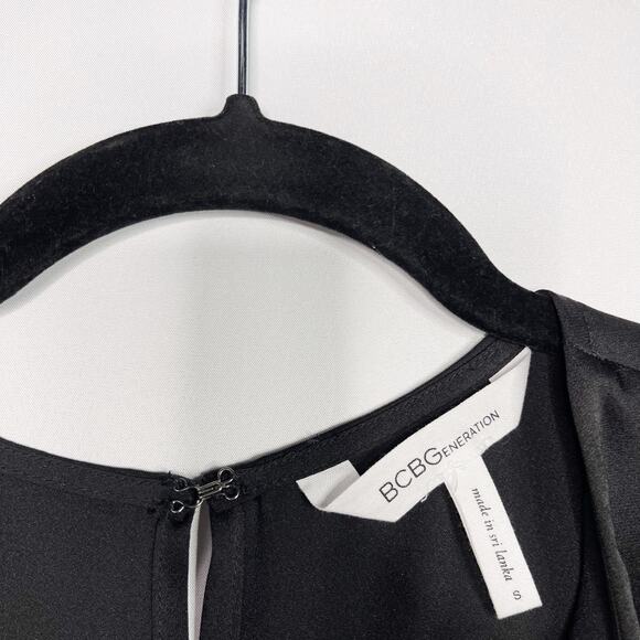 BCBGeneration Black Cold Shoulder Ruffle Long Sleeve Blouse Top Small Keyhole - Picture 7 of 10